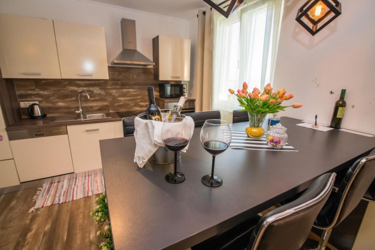 Apartment Traversa Novalja Eksteriør bilde
