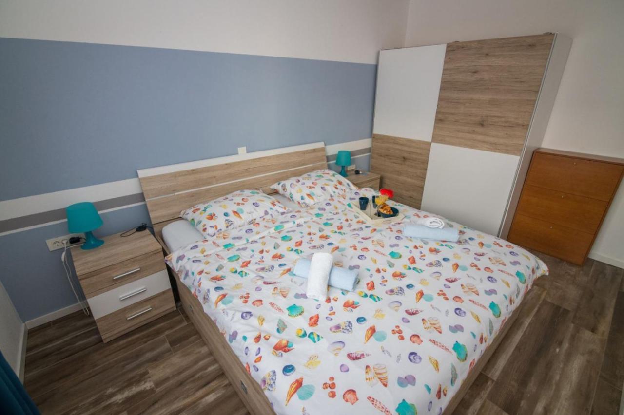 Apartment Traversa Novalja Eksteriør bilde